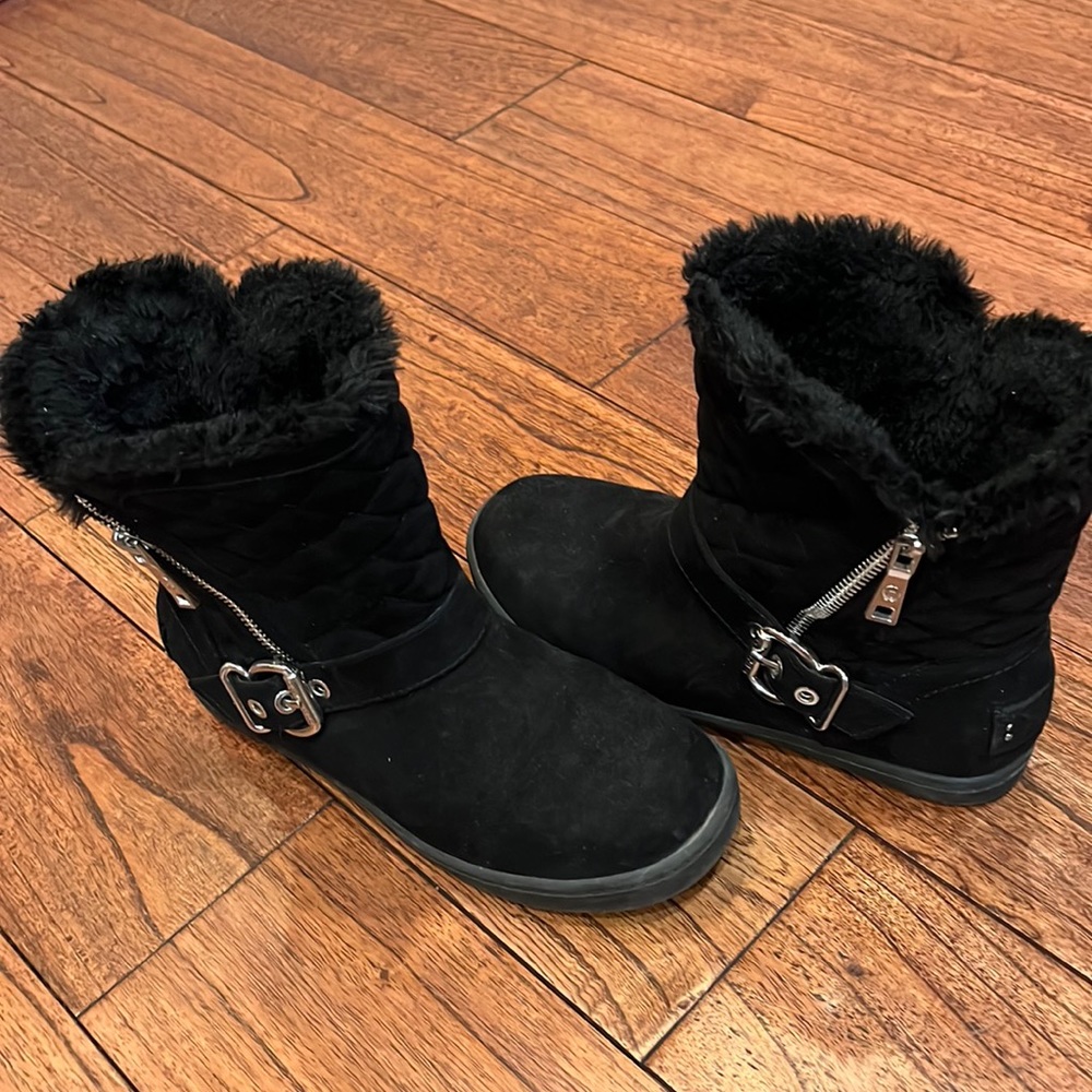 Women’s size 6 Guess boots